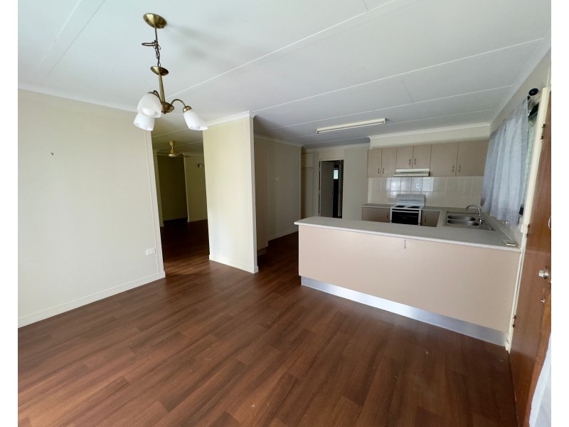 14 Holly Street, Mooroobool QLD 4870