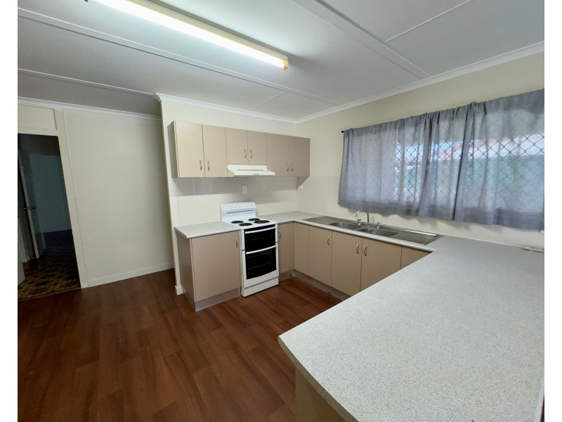 14 Holly Street, Mooroobool QLD 4870