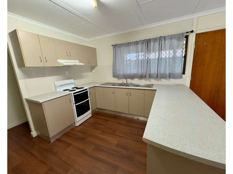 14 Holly Street, Mooroobool QLD 4870