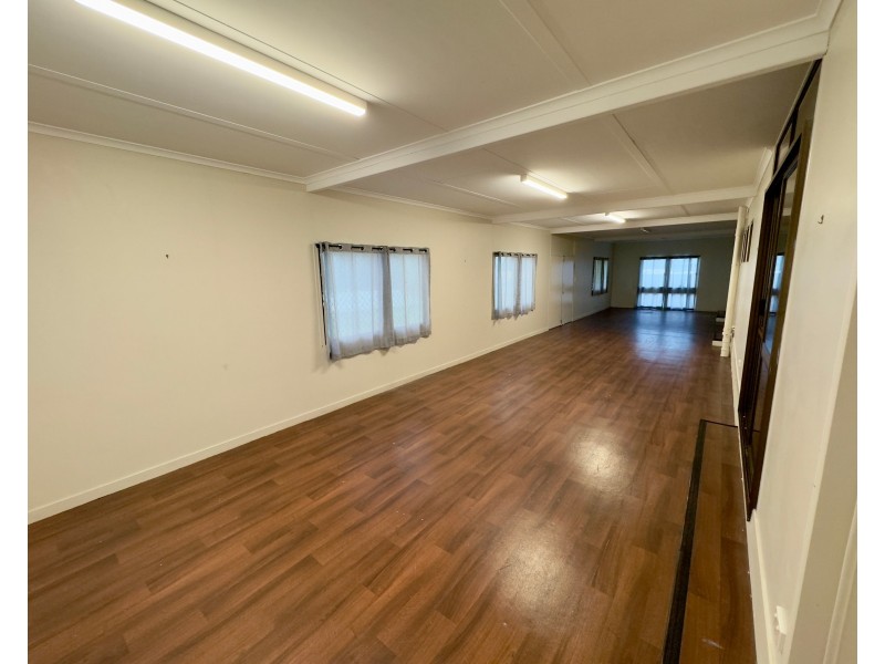 14 Holly Street, Mooroobool QLD 4870