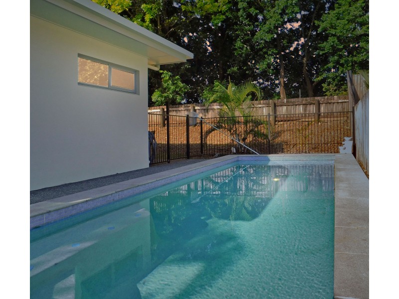 6 Sago Close, Palm Cove QLD 4879