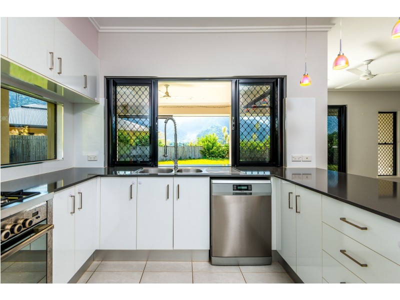 25 Willoughby Close, Redlynch QLD 4870