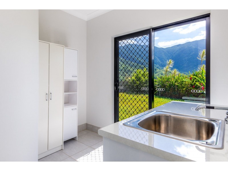 25 Willoughby Close, Redlynch QLD 4870