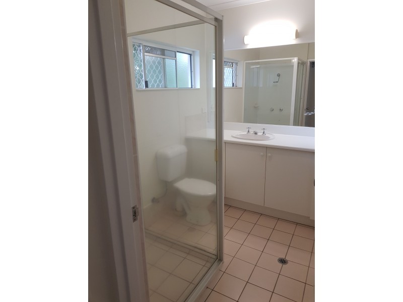 8/6 Springfield Crescent, Manoora QLD 4870