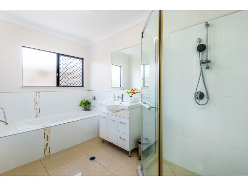 8 Ewan Glen, Trinity Park QLD 4879