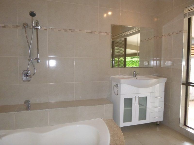 2 Adam Drive, Brinsmead QLD 4870