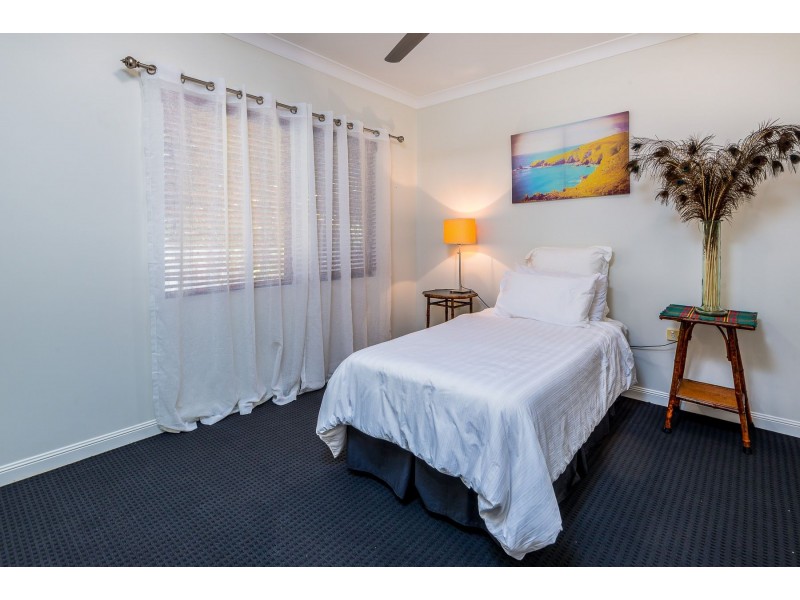 33 Parkinson Avenue, Kewarra Beach QLD 4879