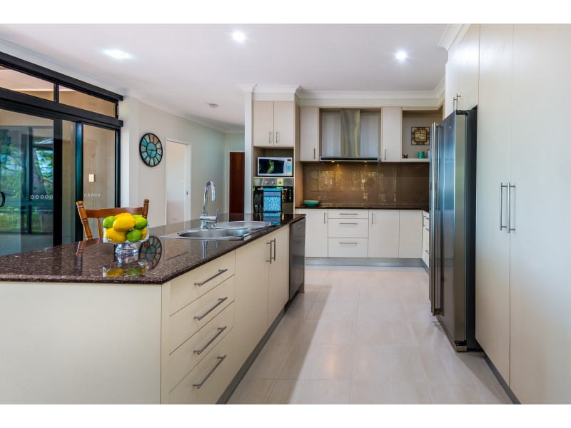 61 Leonard St, Kewarra Beach QLD 4879