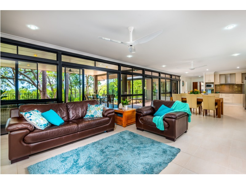 61 Leonard St, Kewarra Beach QLD 4879