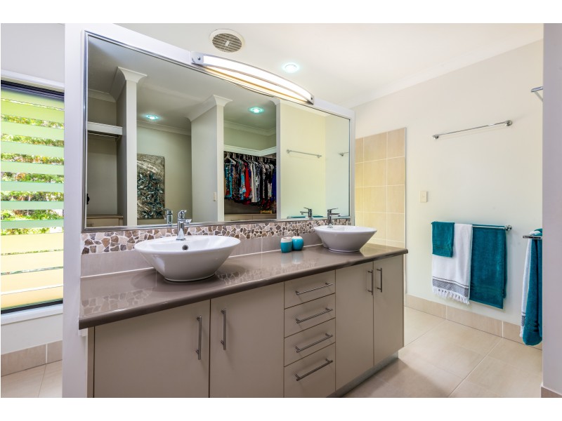 61 Leonard St, Kewarra Beach QLD 4879