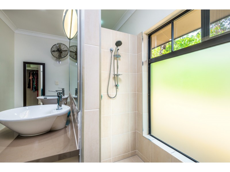 61 Leonard St, Kewarra Beach QLD 4879