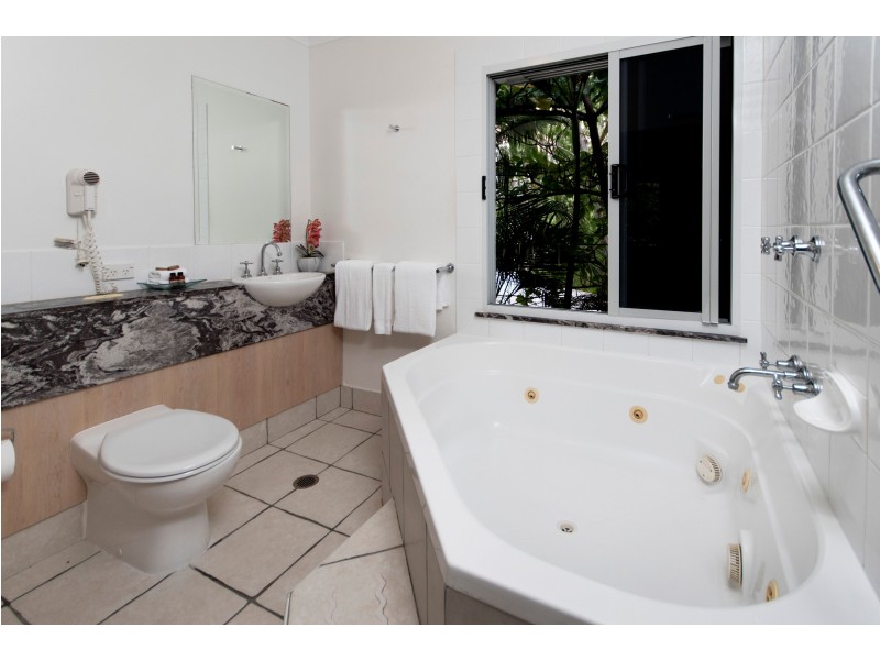 10-14 Amphora Street, Palm Cove QLD 4879