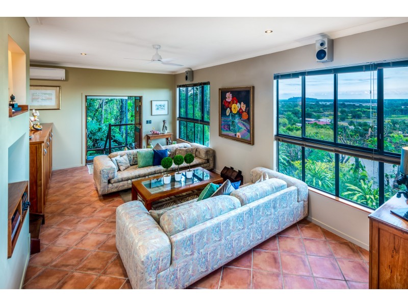 13 Bena Street, Smithfield QLD 4878