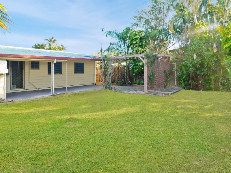 5 Ixora Court, Mooroobool QLD 4870