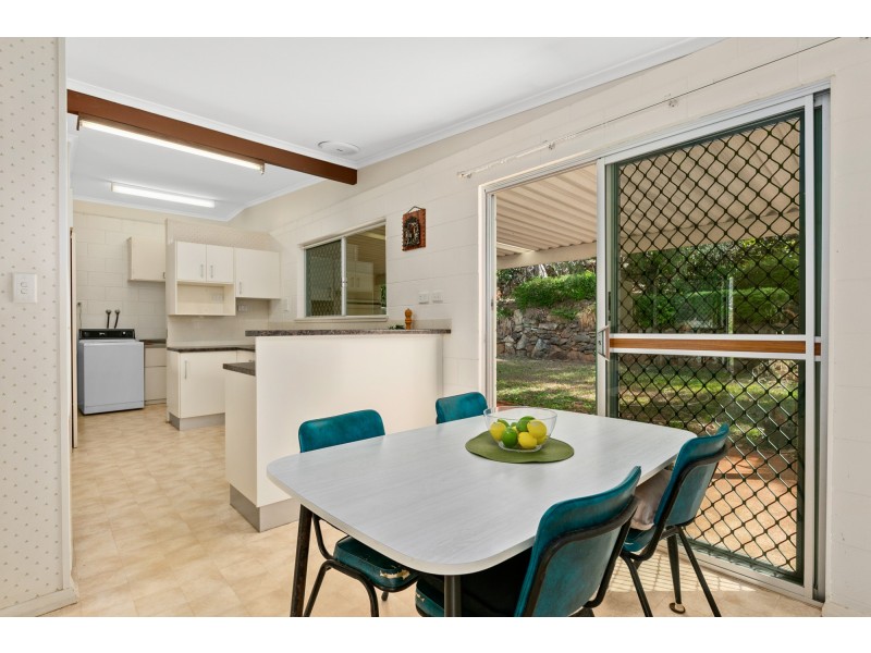 12 Bremner Street, Mooroobool QLD 4870