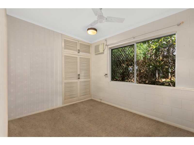 12 Bremner Street, Mooroobool QLD 4870