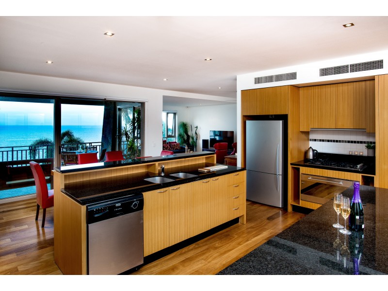 9/11 Colonel Cummings Drive, Palm Cove QLD 4879