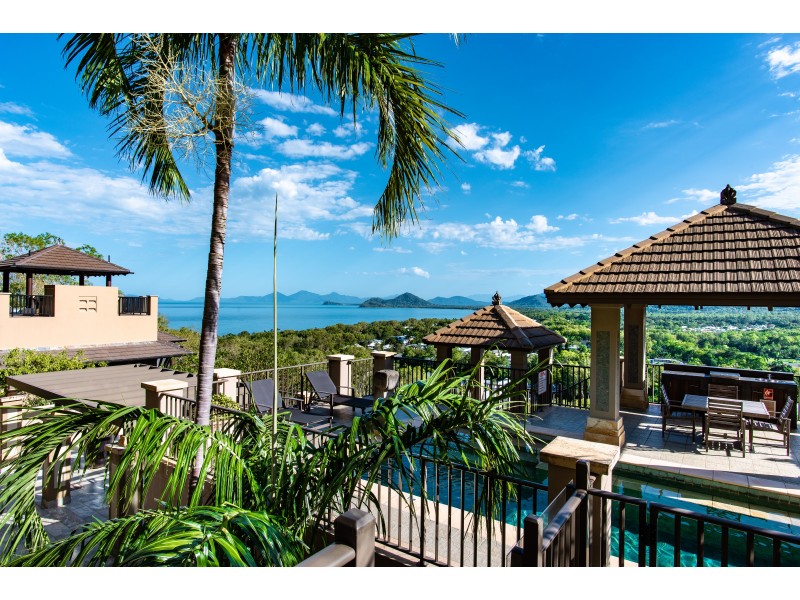 9/11 Colonel Cummings Drive, Palm Cove QLD 4879