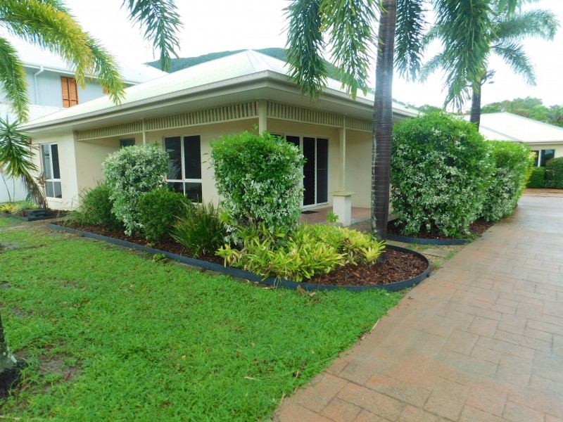 60 Cedar Road, Palm Cove QLD 4879