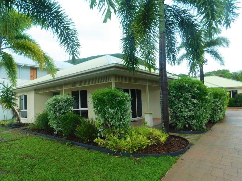 60 Cedar Road, Palm Cove QLD 4879