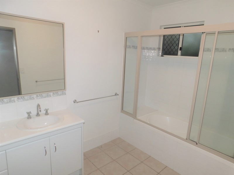 60 Cedar Road, Palm Cove QLD 4879