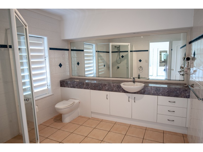 10 Whitehaven Ct, Clifton Beach QLD 4879