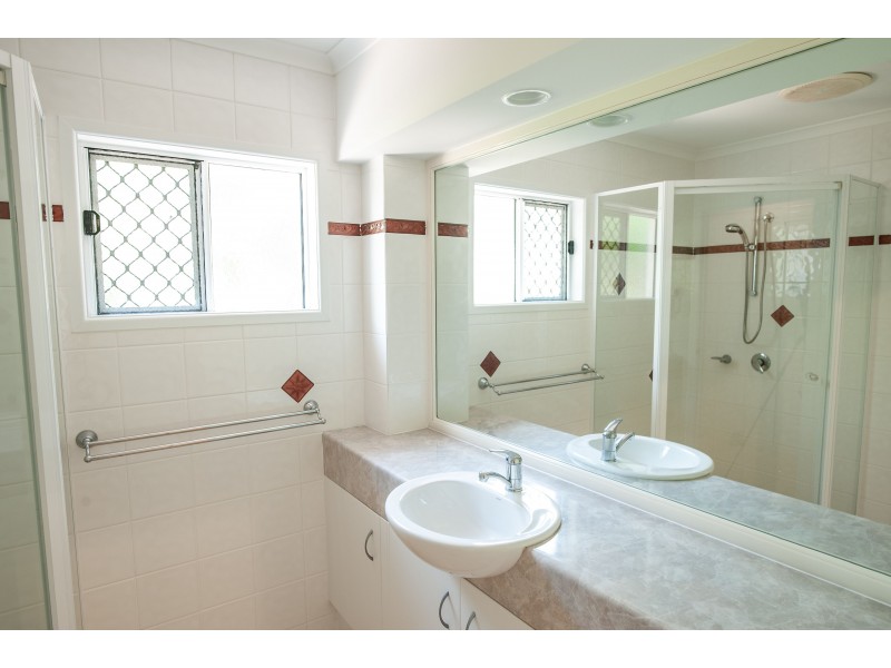 10 Whitehaven Ct, Clifton Beach QLD 4879