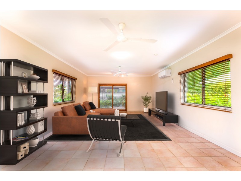 58 Cedar Rd, Palm Cove QLD 4879