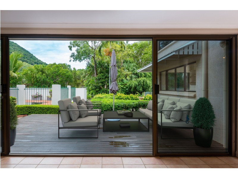 58 Cedar Rd, Palm Cove QLD 4879