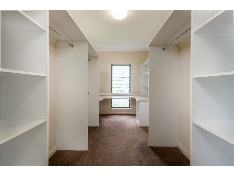 58 Cedar Rd, Palm Cove QLD 4879