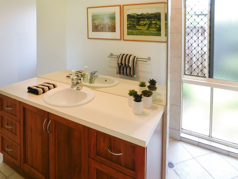 20 Moore Road, Kewarra Beach QLD 4879