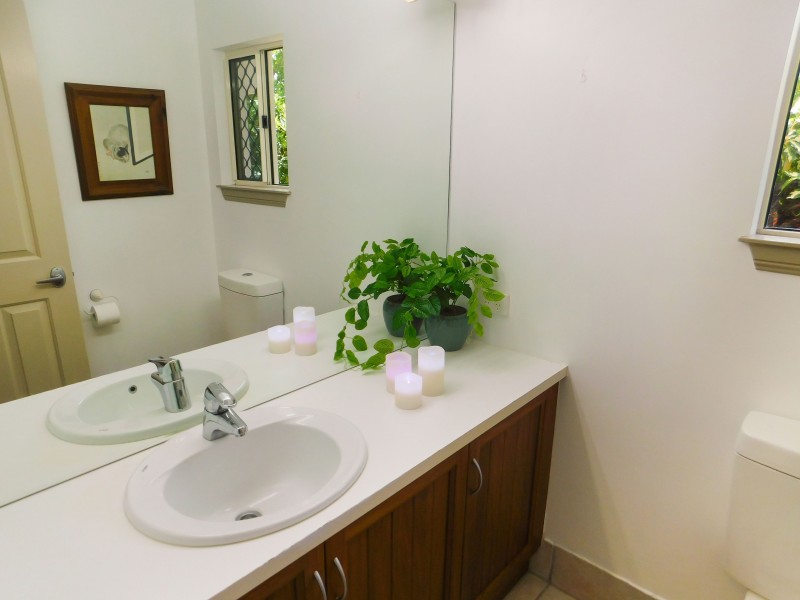 20 Moore Road, Kewarra Beach QLD 4879