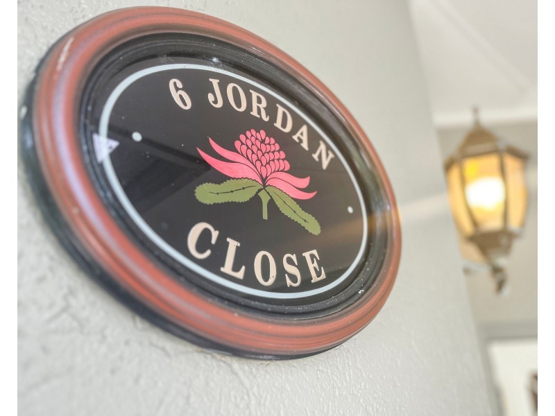 6 Jordan Close, Mooroobool QLD 4870