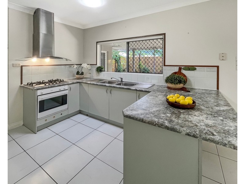 6 Jordan Close, Mooroobool QLD 4870