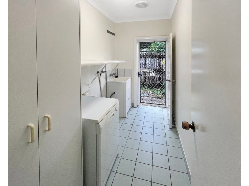 6 Jordan Close, Mooroobool QLD 4870