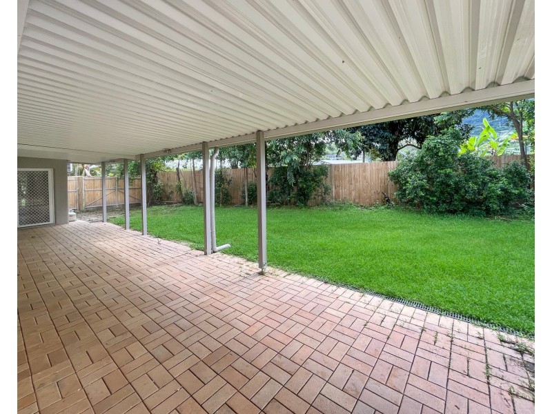 6 Jordan Close, Mooroobool QLD 4870