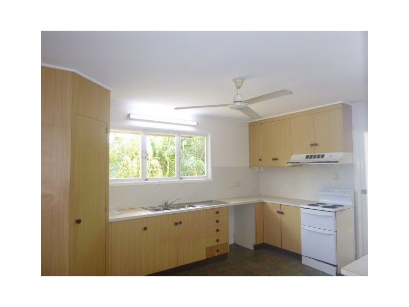 8 Bosanko Street, Manunda QLD 4870