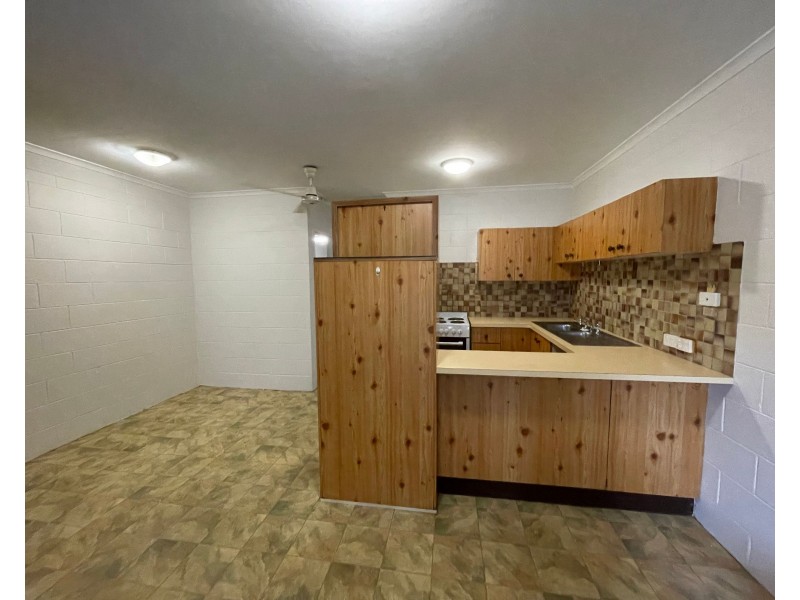 4/439 Severin Street, Manunda QLD 4870