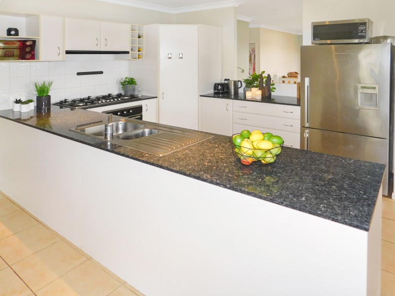 17 Guthrie Close, Bentley Park QLD 4869