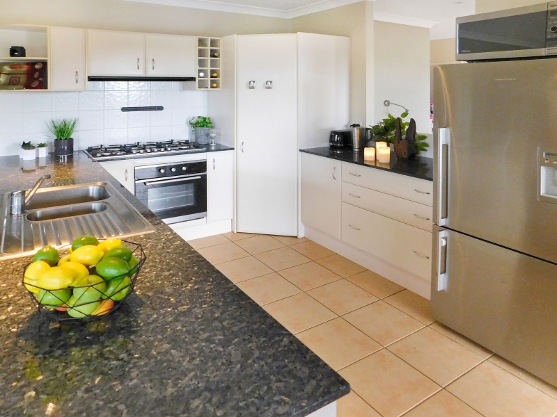 17 Guthrie Close, Bentley Park QLD 4869