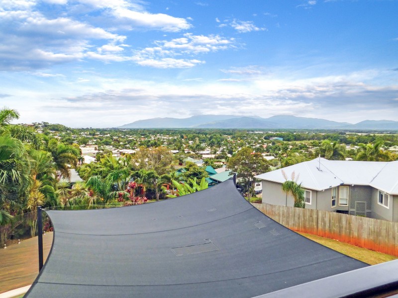 17 Guthrie Close, Bentley Park QLD 4869