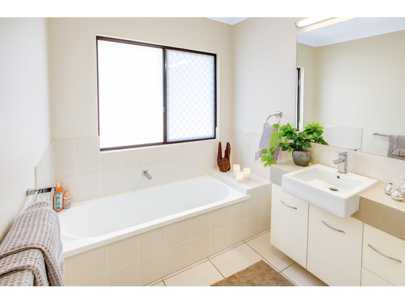 17 Tyenna Close, Bentley Park QLD 4869