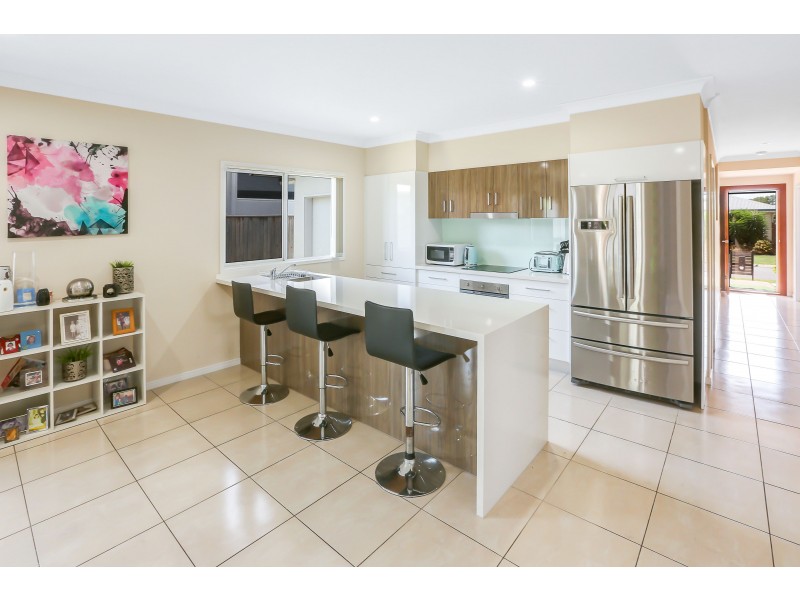 52 Seaways St, Trinity Beach QLD 4879