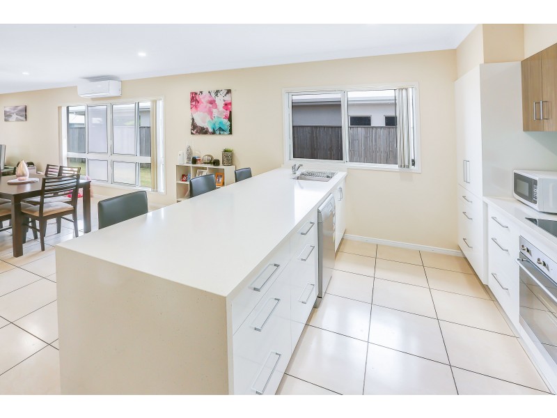 52 Seaways St, Trinity Beach QLD 4879
