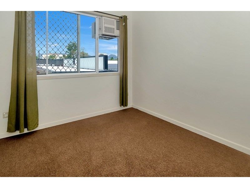 1/5 Balaclava Road, Earlville QLD 4870
