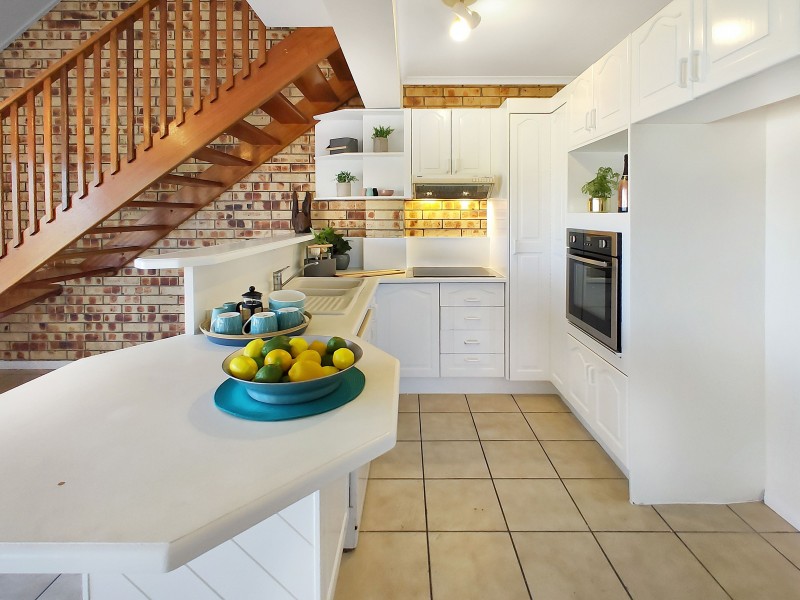 2/11 Moody Street, Manunda QLD 4870