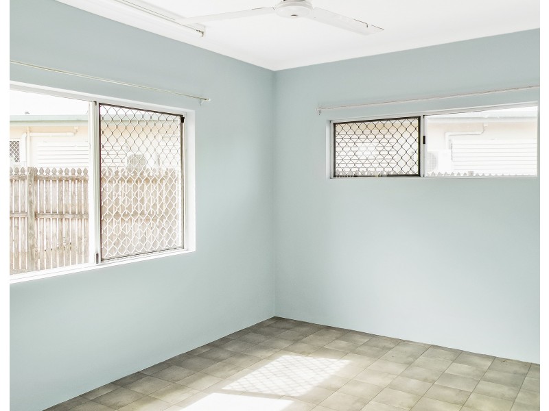 4 Wooley Close, Kanimbla QLD 4870