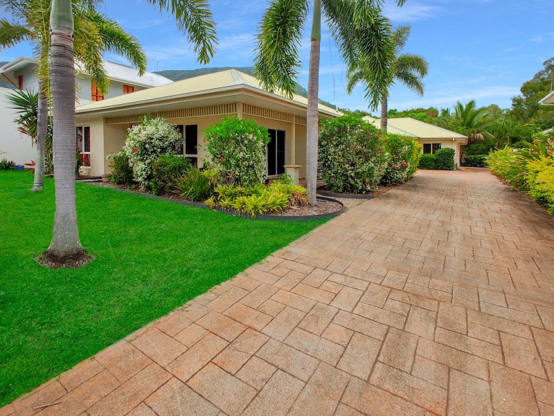 60 Cedar Road, Palm Cove QLD 4879