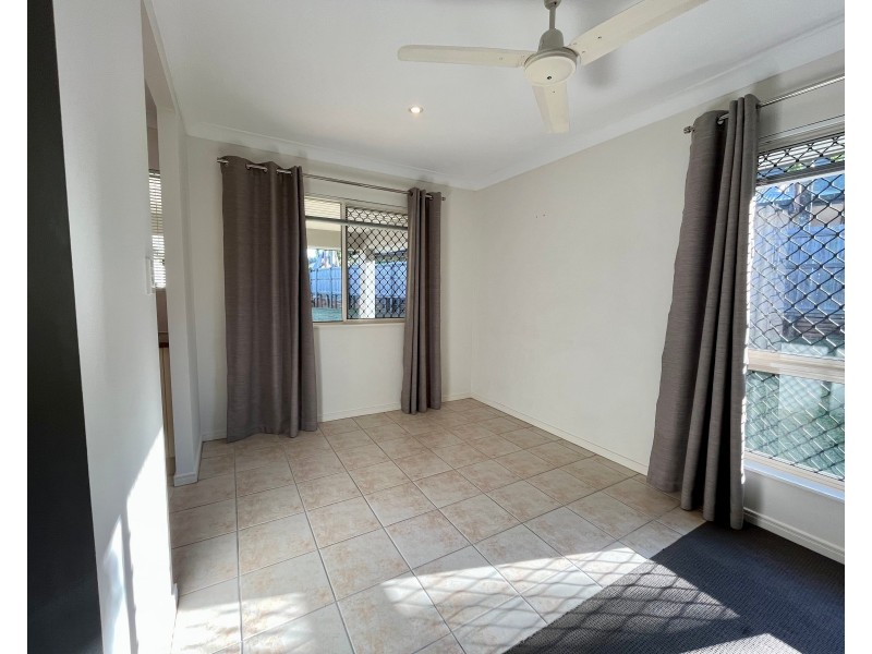 17 Elphinstone Street, Kanimbla QLD 4870