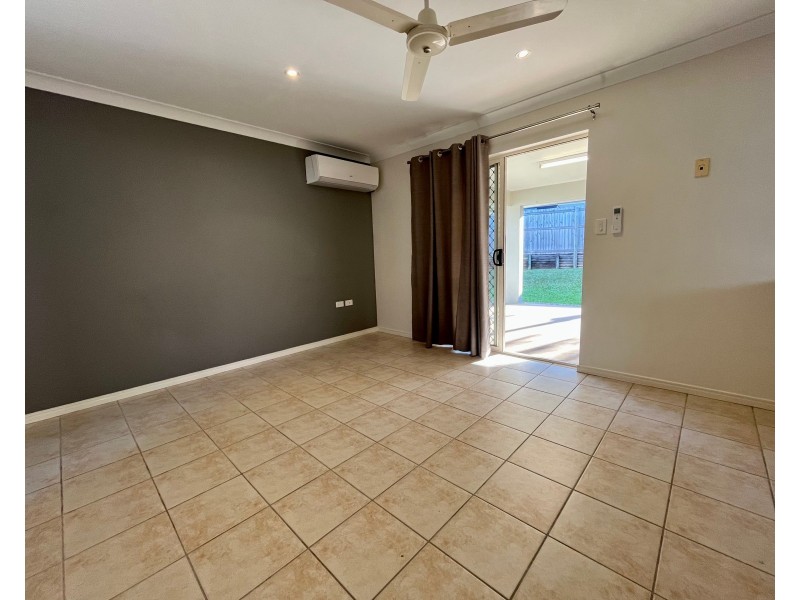 17 Elphinstone Street, Kanimbla QLD 4870